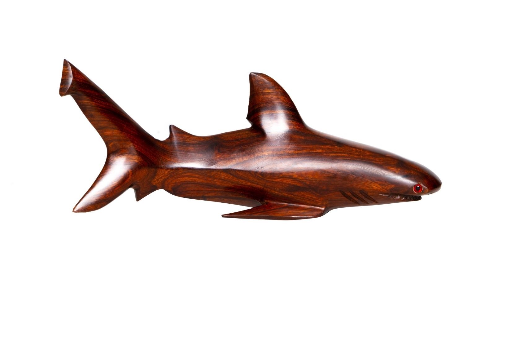 Tiburón de madera de palo fierro tallada. Artesano Álvaro Zamora Sánchez. CDMX. 2010.  Col. MAP. (Foto: EKV).